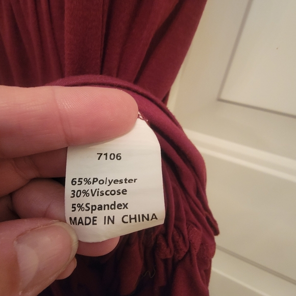 Soft & comfy Burgundy jumpsuit stretchy size Small. Pretty Garden brand - Picture 5 of 5